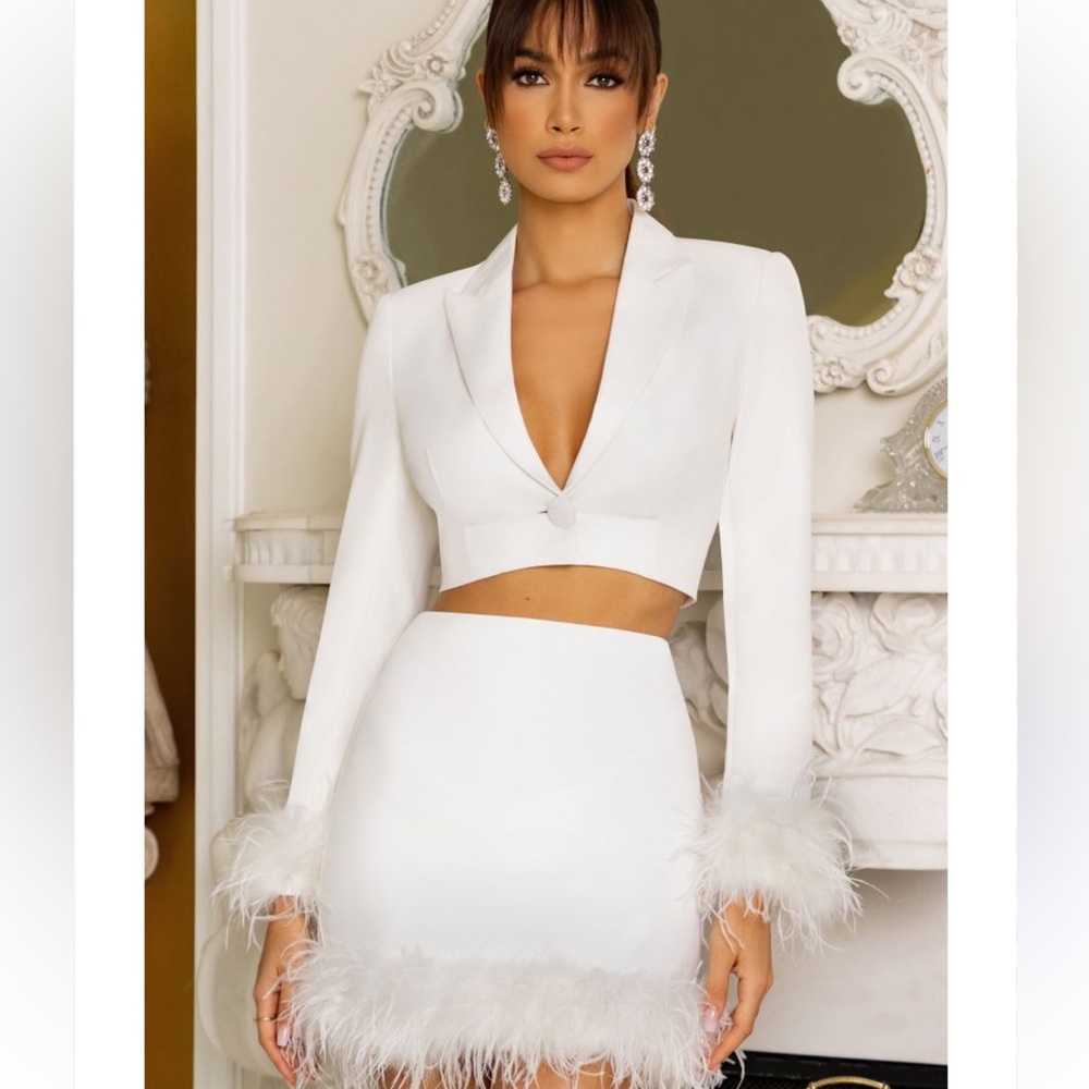 WHITE FEATHER SLEEVE CROPPED BLAZER TOP